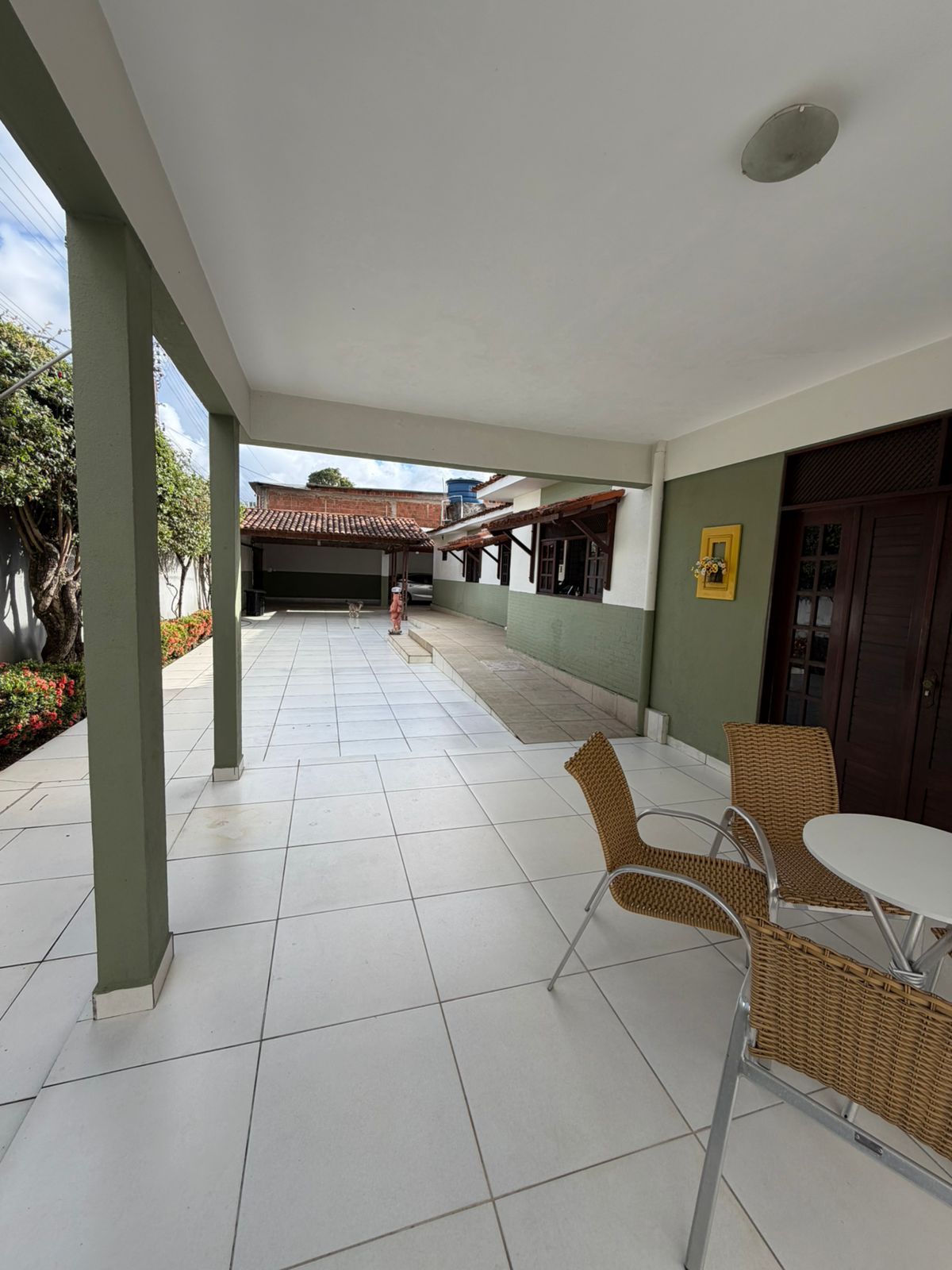 Casa ampla com piscina, churrasqueira e 5 quartos